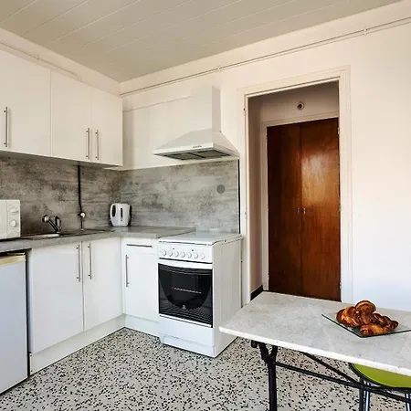 Agreable T2 Rdc Avec Terrasse, Proche Et Commerces - Fr-1-776-79 * Saint-Cyprien (Pyrenees-Orientales)